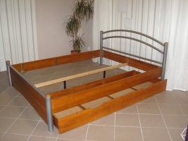 Dřevěná postel Leona u.p.