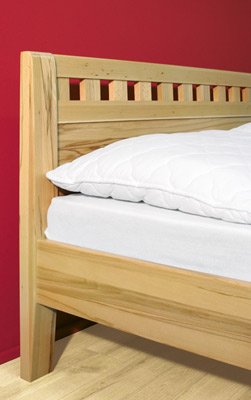 Dřevěná postel Gita