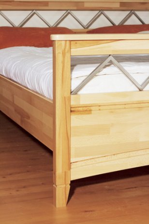 Dřevěná postel Lada ú.p. výklop