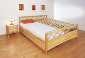 Dřevěná postel Lada ú.p. výklop