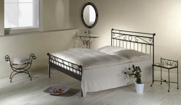 Kovaná postel Romantic