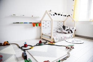 Dětská postel ve tvaru domečku TERY, přírodní masiv, 70x140 cm