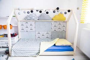 Dětská postel ve tvaru domečku TERY, přírodní masiv, 70x160 cm