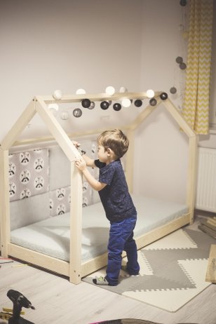 Dětská postel ve tvaru domečku TERY, přírodní masiv, 80x160 cm