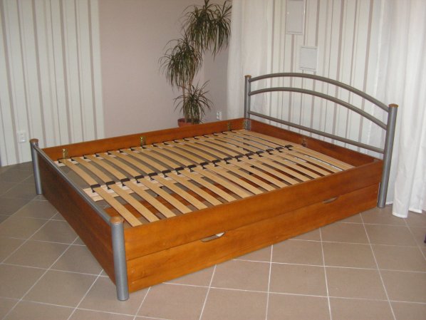 Dřevěná postel Leona u.p.