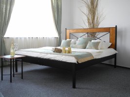 Kovová postel CHAMONIX 0465 s masivními prvky