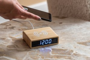 LED budík - hodiny 5934 Karlsson s nabíjením 10,5cm