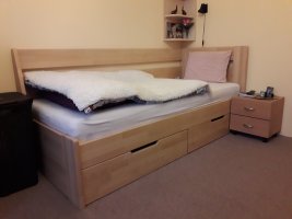 Obrázek od zákazníka pro Masivní rozkládací postel Kombi, s roštem a matrací