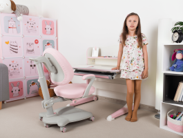 Rostoucí psací stůl Desiroom růžová/bílá