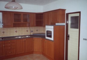 Kuchyň - třešeň - cena od 10.000,- Kč za běžný metr vč. DPH