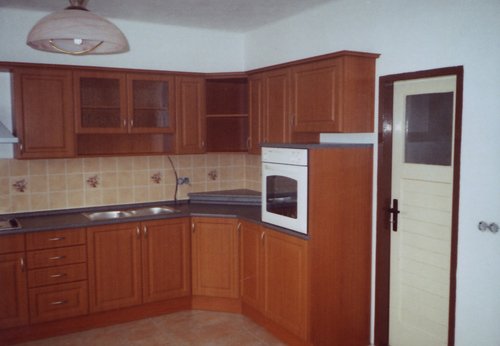 Kuchyň - třešeň - cena od 10.000,- Kč za běžný metr vč. DPH
